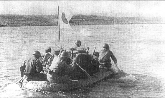 Japanese soldiers cross Khalkhyn Gol river 1939.jpg