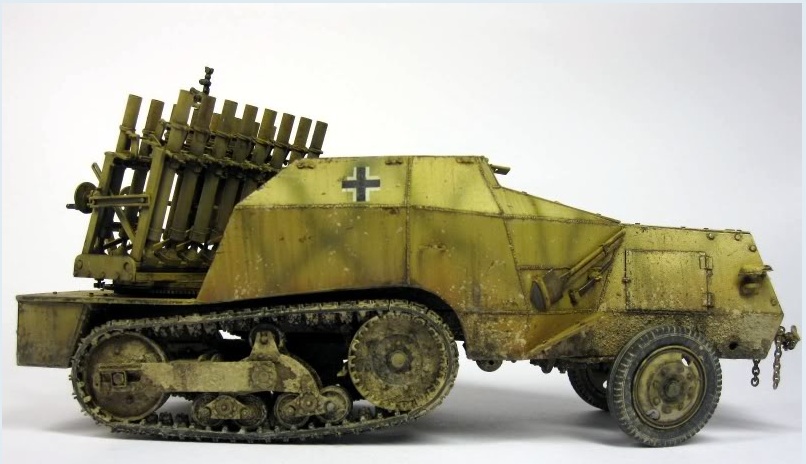 Reihenwerfer (16 Rohre) Auf Somua MCG        S307 (f).jpg